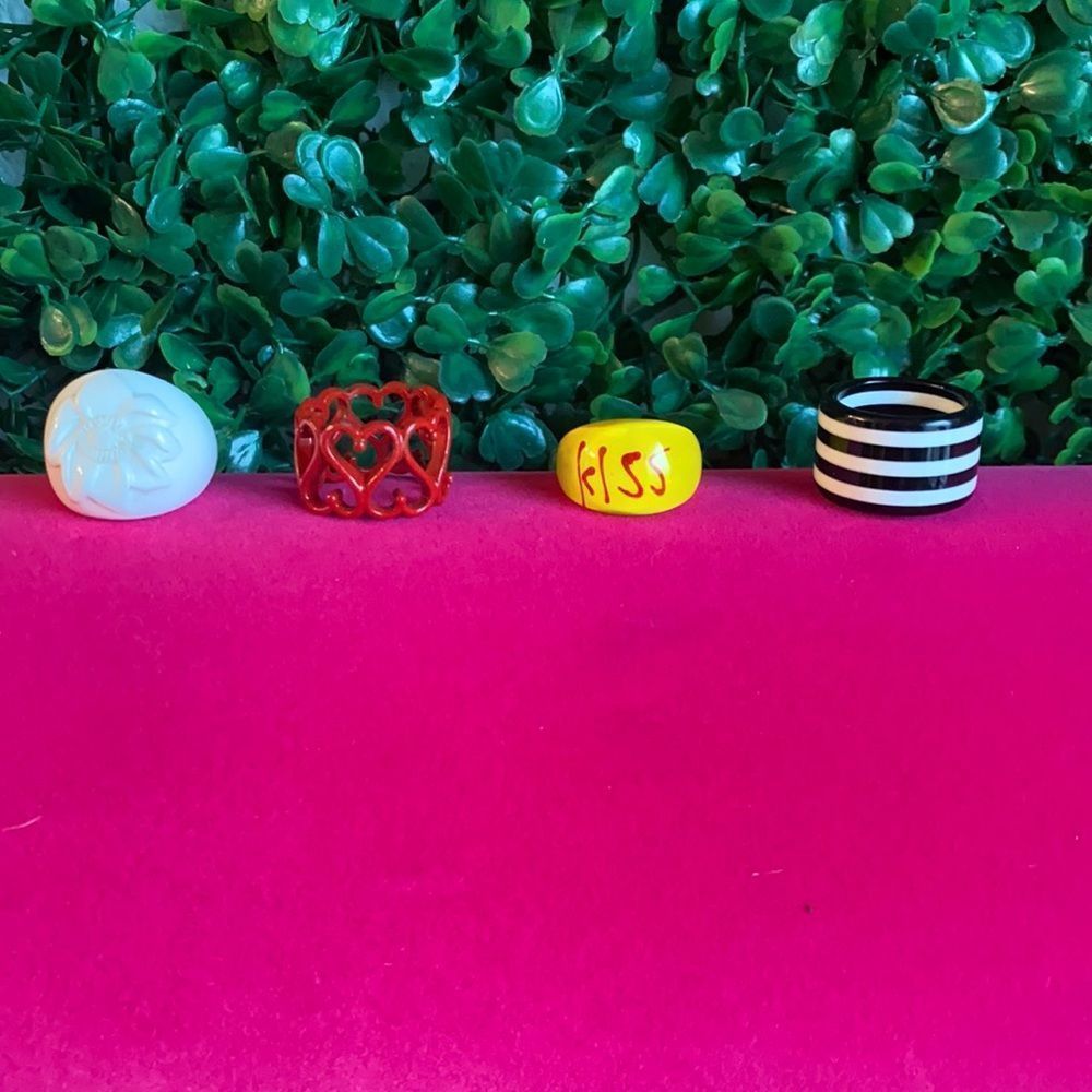 Lot of 4 vintage 90s rings.
